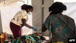 FILE - Umkhuhlane wohudo umemetheka kakhulu endaweni okungelamanzi ahlunzekileyo 