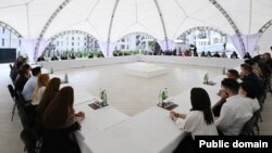 Prezident İlham Əliyevin Şuşa şəhərinə köçən sakinlərlə görüşü (Mənbə: Prezident Administrasiyası)