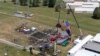 Pemandangan dari atas yang diambil oleh drone pada 14 Juli 2024 menunjukkan panggung tempat capres dari Partai Republik, Donald Trump, melangsungkan kampanyenya di Butler, Pennsylvania, di mana ia mengalami percobaan pembunuhan. (Foto: Reuters/Carlos Osorio)
