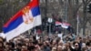 Во уредничкиот коментар на Вашингтон пост се наведува дека „политиката на господинот Бајден била да го прифати авторитарниот претседател на Србија, Александар Вучиќ, во обид да ја одвои земјата од Русија“. „Таа политика се повеќе наликува на неуспешна“, се нагласува во текстот.