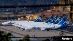 ເຮືອບິນ ໂບອິງ 737 Max ຂອງສາຍການບິນ Alaska Airlines ຈອດຢູ່ສະໜາມບິນ ແຊນ ດີເອໂກ, ລັດຄາລິຟໍເນຍ, 18 ມັງກອນ 2024.