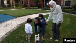 Une famille syrienne bénéficiant du statut spécial de protection aux Etats Unis Syria en Floride, le 24 Janvier 2018. 