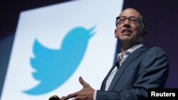 Le PDG de Twitter Dick Costolo lors d'une conférence à Cannes, France, le 20 juin 2012. 