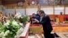 លោក សម រង្ស៊ី​​ ប្រធាន​ស្តីទី​គណបក្ស​សង្គ្រោះ​ជាតិ​​អុជ​ទៀន នៅ​វត្ត​ព្រះកែវ​មរកត ទីក្រុង Dallas រដ្ឋ Texas សហរដ្ឋ​អាមេរិក ថ្ងៃ​ទី​ ២៦ ខែ​កុម្ភៈ ឆ្នាំ២០២២។ (Facebook/Sam Rainsy)