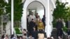 Presiden Joko Widodo pada Minggu (25/12) mendatangi beberapa gereja yang ada di Kota Bogor untuk melihat langsung perayaan Hari Natal. (Foto: Courtesy/Setpres RI)
