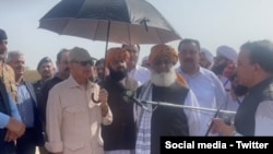 د شهباز شریف په خبره ټول نظام ګډوډ دی، د بجلۍ په ټرانسمشن کې لوی زیانونه دي او بل، لوى سرمايه دار بجلي غلا کوي