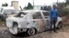 FILE: Odabuka kwele Zimbabwe ukhathele ngokutshiswa kwemota yakhe ngabadabuka kwele South Africa, April 19, 2015.