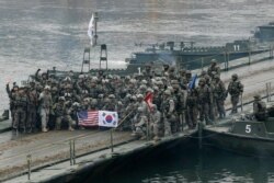 지난 2015년 12월 한국 연천에서 미-한 연례 연합군사훈련의 일환으로 도강훈련을 실시했다.