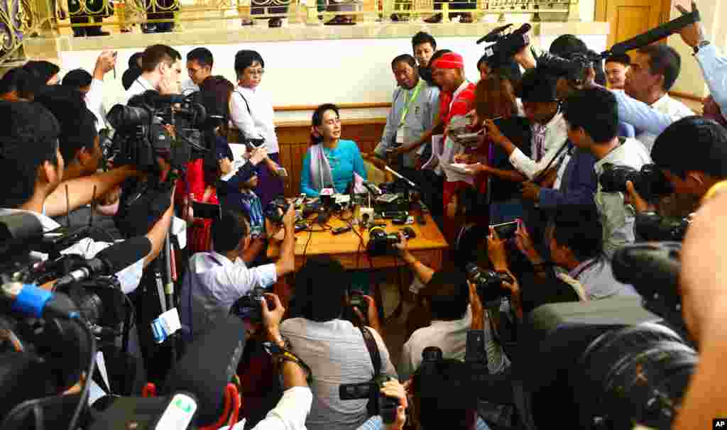 Myanmar Opposition Leader Aung San Suu Kyi talks to journalists during a press briefing at parliament building Tuesday, Aug 18, 2015, in Naypyitaw, Myanmar. Parliament has reopened for its final session before Myanmar's nationwide election, with a spotlight on the influential speaker following his violent ouster as head of the military-backed ruling party. (AP Photo/Khin Maung Win)