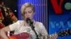 "Je ne veux pas faire de compromis de caractère", Petite Céline à VOA