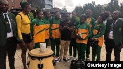 Amantombazana eqembu leZimbabwe netball akumncintiswano weVitality World Cup leziphathamandla zeqembu leli. (Courtesy Photo: Farai Gore)