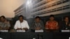 Jaksa Agung Prasetyo (kedua dari kiri) saat memberikan keterangan soal Komite Rekonsiliasi Kasus HAM masa lalu di Gedung Kejaksaan Agung Jakarta, Kamis 21/5 (foto: VOA/Andylala).