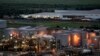 Vue partielle de la raffinerie de la South African Petroleum Refinery (SAPREF) à Durban, Afrique du Sud, le 29 novembre 2011. 