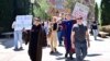 Демонстрантите ветија дека ќе го задржат својот логор во кампусот на Менхетн додека Колумбија не исполни три барања: распуштање, транспарентност во финансиите и амнестија за студентите и дисциплинираните факултети за нивната улога во протестите“