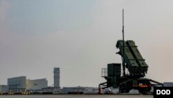 일본 이와쿠니 해병대 비행장 주변에 항공자위대가 운용하는 패트리엇 PAC-3 요격미사일에 배치돼있다. 