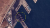 라진항을 촬영한 12일 자 위성사진에 190m 길이의 대형 선박(사각형 안)이 보인다. 사진=Planet Labs