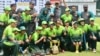 سری لنکا کا دورہ کرنے والی پاکستان ویمن کرکٹ ٹیم ٹی ٹوینٹی سیریز جتنے کے بعد اپنی ٹرافی کے ساتھ۔ 31 مارچ 2018