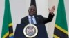 Majaliwa achukua sampuli za mchanga kutoka mgodi wa Buzwagi