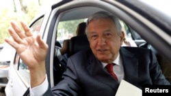 Manuel Lopez Obrador, ancien maire de la capitale, âgé de 64 ans, crédité d'une assez large avance dans les sondages 