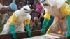 Seorang ibu dari seorang anak, yang dicurigai meninggal dari Ebola, menangis di dekat peti mati anaknya di Beni, Provinsi Kivu Utara Republik Demokratik Kongo, 17 Desember 2018.