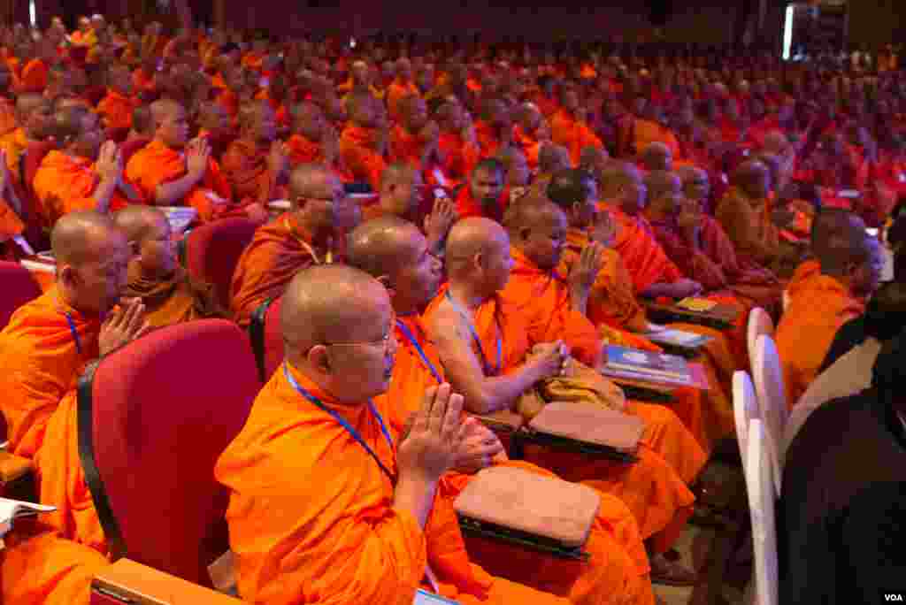 ​ព្រះសង្ឃ​ទូទាំង​ប្រទេស​ ចូលរួម​មហា​សន្និបាត​មន្ត្រីសង្ឃ​ទូទាំង​ប្រទេស​ លើកទី​២៥​ ក្នុង​រាជធានី​ភ្នំពេញ​ កាល​ពី​ថ្ងៃទី​៣០​ ខែ​មករា​ ឆ្នាំ​២០១៧។ (ហ៊ាន សុជាតា/ VOA)