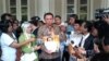 Gubernur DKI Basuki T Purnama (Ahok) mengaku tidak mudah melawan mafia anggaran di DPRD DKI karena ada dukungan partai politik yang pro hak angket, di Balai Kota Jakarta, 3 Maret 2014 (Foto: VOA/Andylala)