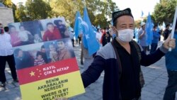 VOA Asia - Uighurs caught in the middle