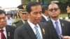 Presiden Jokowi di Lanud Halim Perdanakusuma Jakarta, Senin (27/4) mengatakan optimis Indonesia mampu memanfaatkan letak geografisnya sebagai penyeimbang negara-negara kawasan Asia Timur (VOA/Andylala).