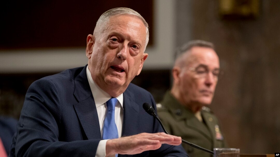 AQSh Mudofaa vaziri Jim Mattis AQSh Senatida hisobot bermoqda, 3-oktabr, 2017-yil.