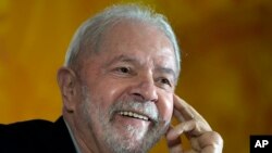 Mantan presiden Brasil Luiz Inacio Lula da Silva menghadiri sebuah pertemuan di Brasilia, Brazil, Kamis, 28 April 2022. (Foto: Eraldo Peres/AP Photo)
