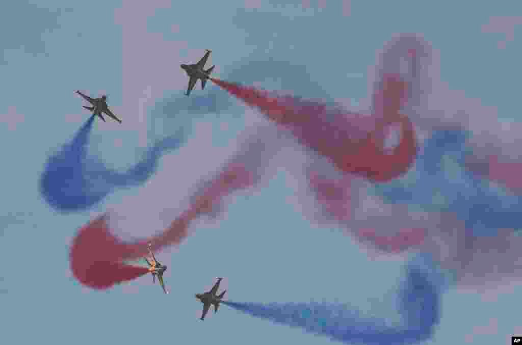 The South Korean Air Force's aerobatic team, the Black Eagles, performs during a ceremony marking the 65th anniversary of Armed Forces Day at the Seoul military airport, Oct. 1, 2013.