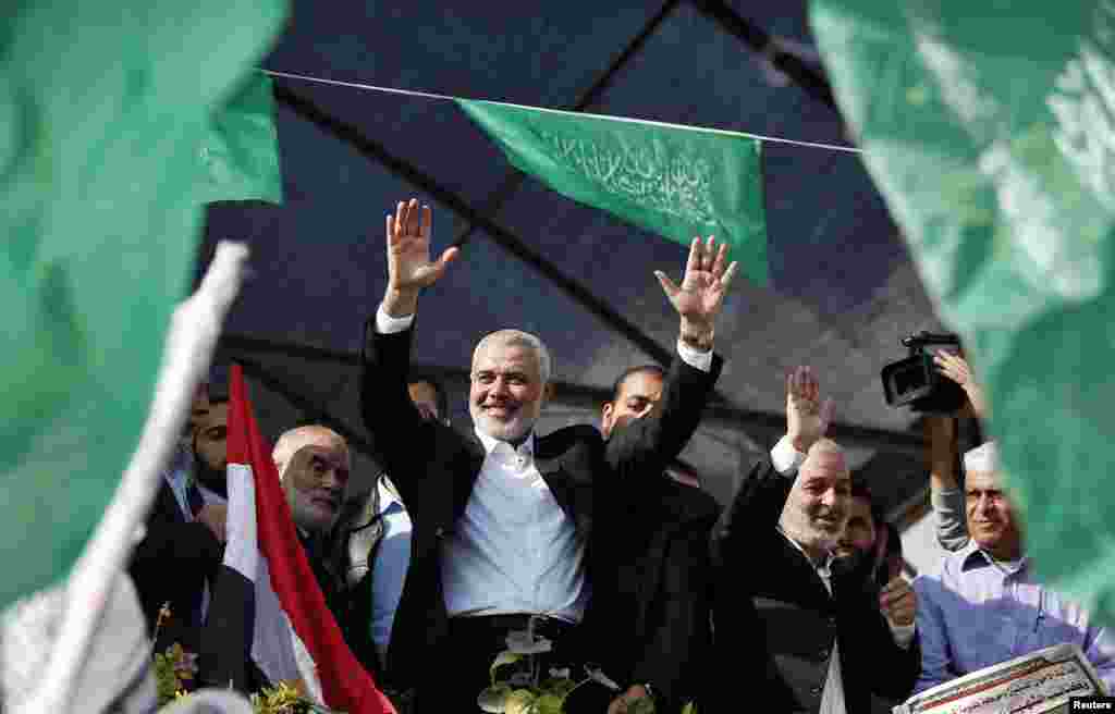 Senior Hamas leader Ismail Haniyeh waves to people as they celebrate what they say is a victory over Israel after an eight-day conflict, Gaza City, November 22, 2012. 