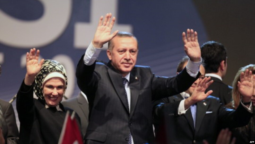 Turkiya Bosh vaziri Rajab Toyib Erdog'an va rafiqasi