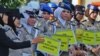 Mabes Polri mengesahkan peraturan yang membolehkan para anggota Polwan beragama Islam mengenakan penutup kepala jilbab atau hijab (foto: VOA/Andylala).