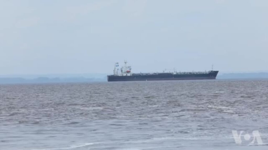 Mbano ya botongi libongo na mayi mozindo likolo lya parc marrain ya mangrove na Banana