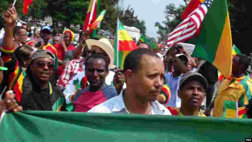 የዩናይትድ ስቴይትሱ ፕሬዝደንት ባራክ ኦባማ ወደ ኢትዮጵያ የሚያደርጉትን ጉዞ ለመቃወም በዋይትሃውስ ተሰባሰቡ