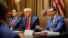 Президент США Дональд Трамп під час першого засідання свого Кабінету, поруч із держсекретарем Марко Рубіо та міністром оборони Пітом Геґсетом у Вашингтоні, США, 26 лютого 2025 року. Фото: REUTERS/Brian Snyder