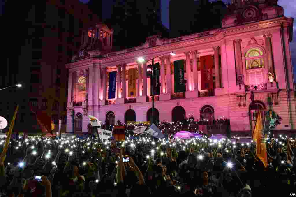 Supporters of candidate for Rio de Janeiro's Mayor, Marcelo Freixo, gather to wait for the results of the election at Cinelandia square in Rio de Janeiro, Brazil, Oct. 30, 2016.