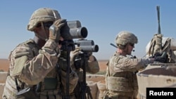 Des soldats américains, lors d’une patrouille conjointe à Manbij, en Syrie, le 1er novembre 2018.