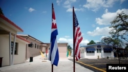 Bendera AS dan Kuba dipajang di Museum Ernest Hemingway di Havana, Kuba, 30 Maret 2019. (Foto: REUTERS/Alexandre Meneghini)