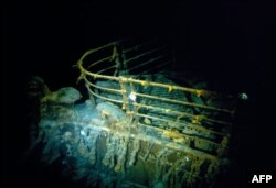 Penyelaman bersejarah pada 1986, milik WHOI (Woods Hole Oceanographic Institution) dan dirilis 15 Februari 2023 menunjukkan haluan Titanic. (Foto: Woods Hole Oceanographic Institution/AFP)