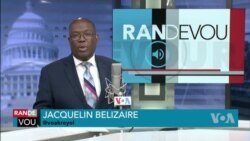 Prezidan Joe Biden depoze yon jèb flè sou tonbo Solda Enkoni an nan okazyon Jou Souvni 
